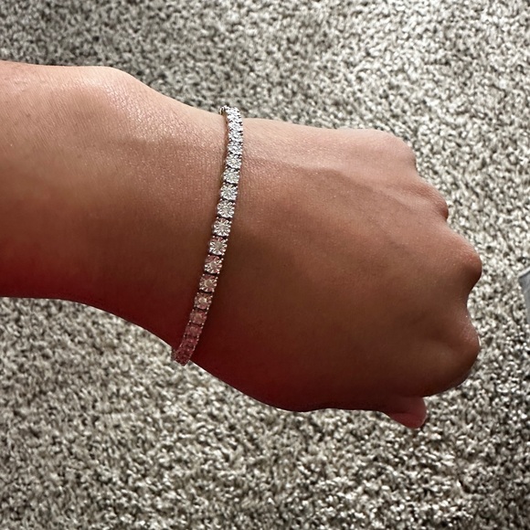 DIAMOND
BRACELET 10KY - Picture 7 of 9